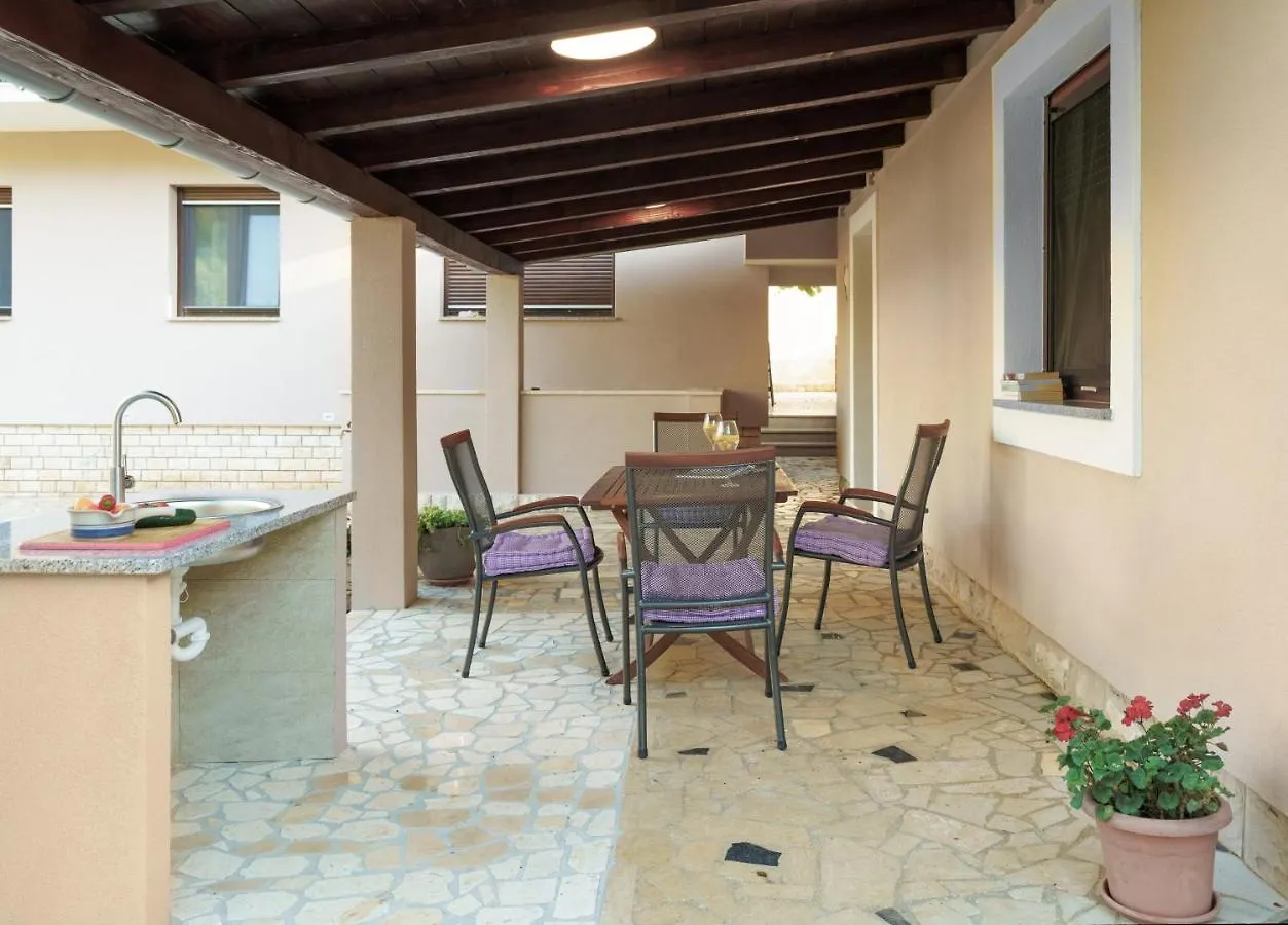 Argonave 6 Apartment بولا